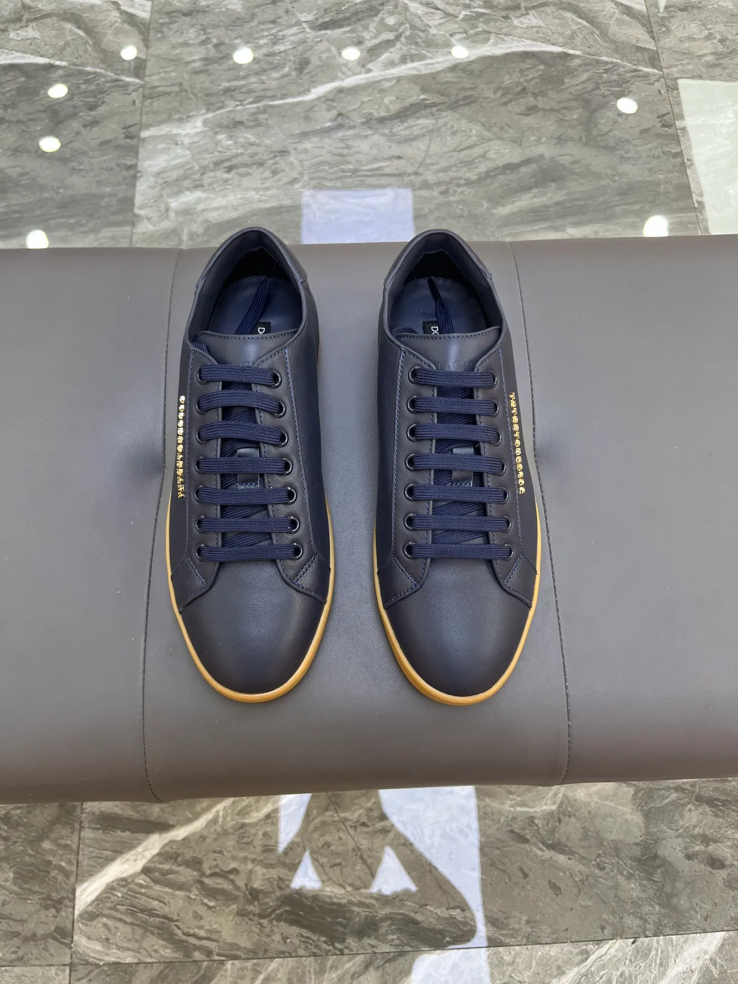 Men's Men's Shoes 💰400 [New Style] 🐝🐝DG men's calfskin sneakers Portofino Yacht shoes, simple and versatile design, unique saddle leather soles. The Dolce &G logo rear wing is the icing on the cake. Imported cowhide + rubber outsole Size: 39-44 (customized at 38.45)